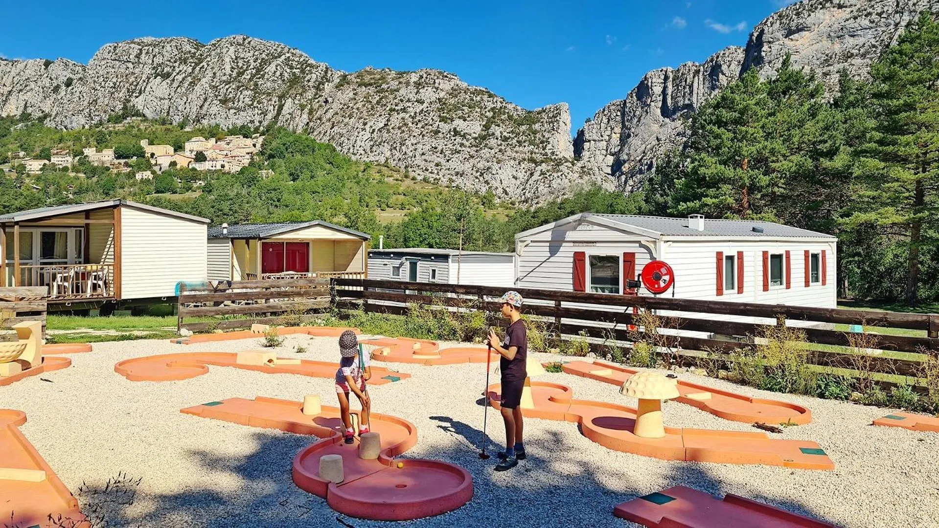 Camping La Pinatelle Saint-Auban  2*, Saint-Auban (Alpes-Maritimes)