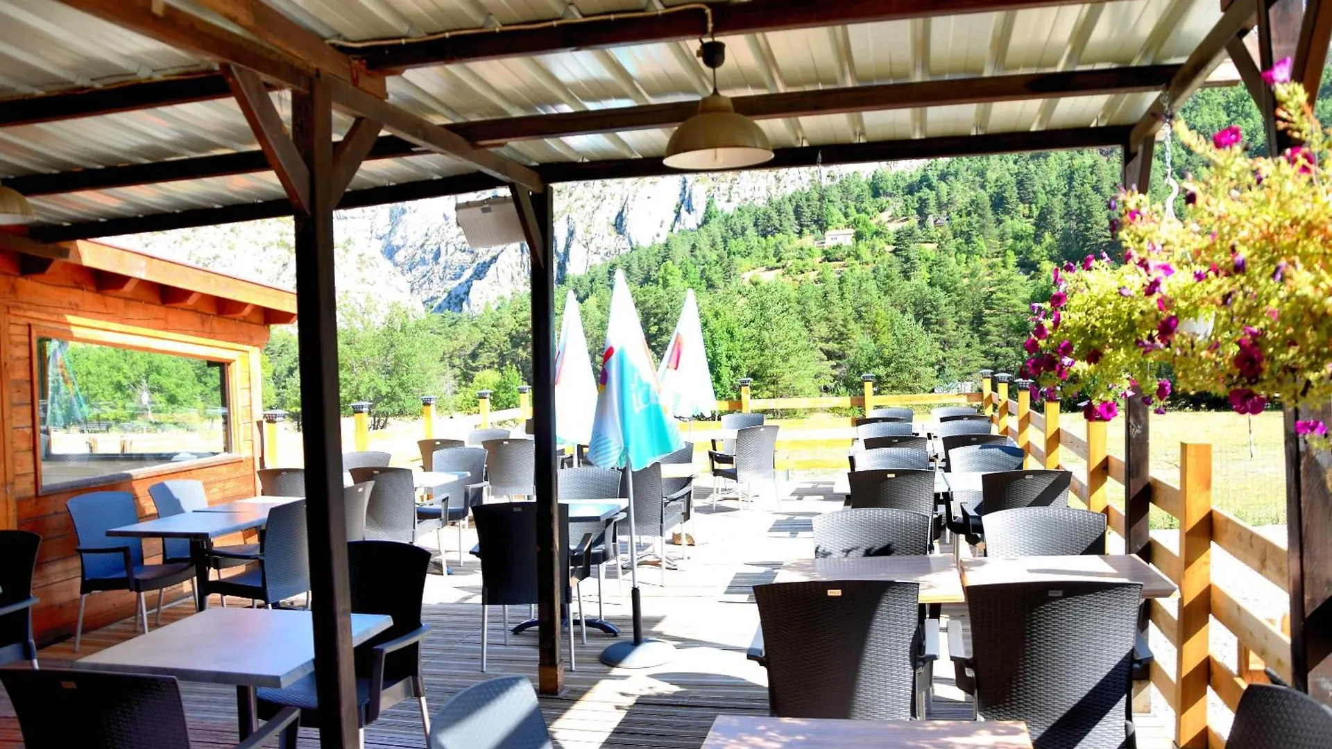 Camping La Pinatelle Saint-Auban  Saint-Auban (Alpes-Maritimes)