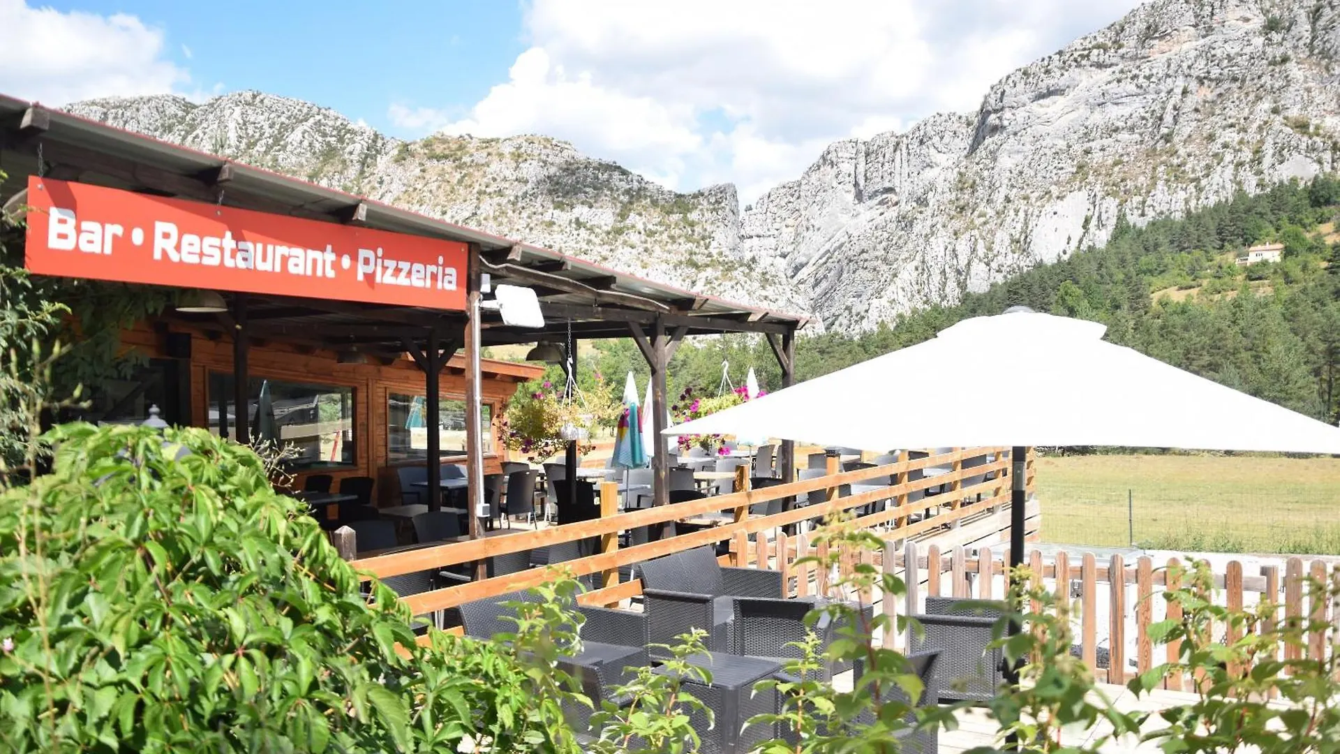 Campsite Camping La Pinatelle Saint-Auban